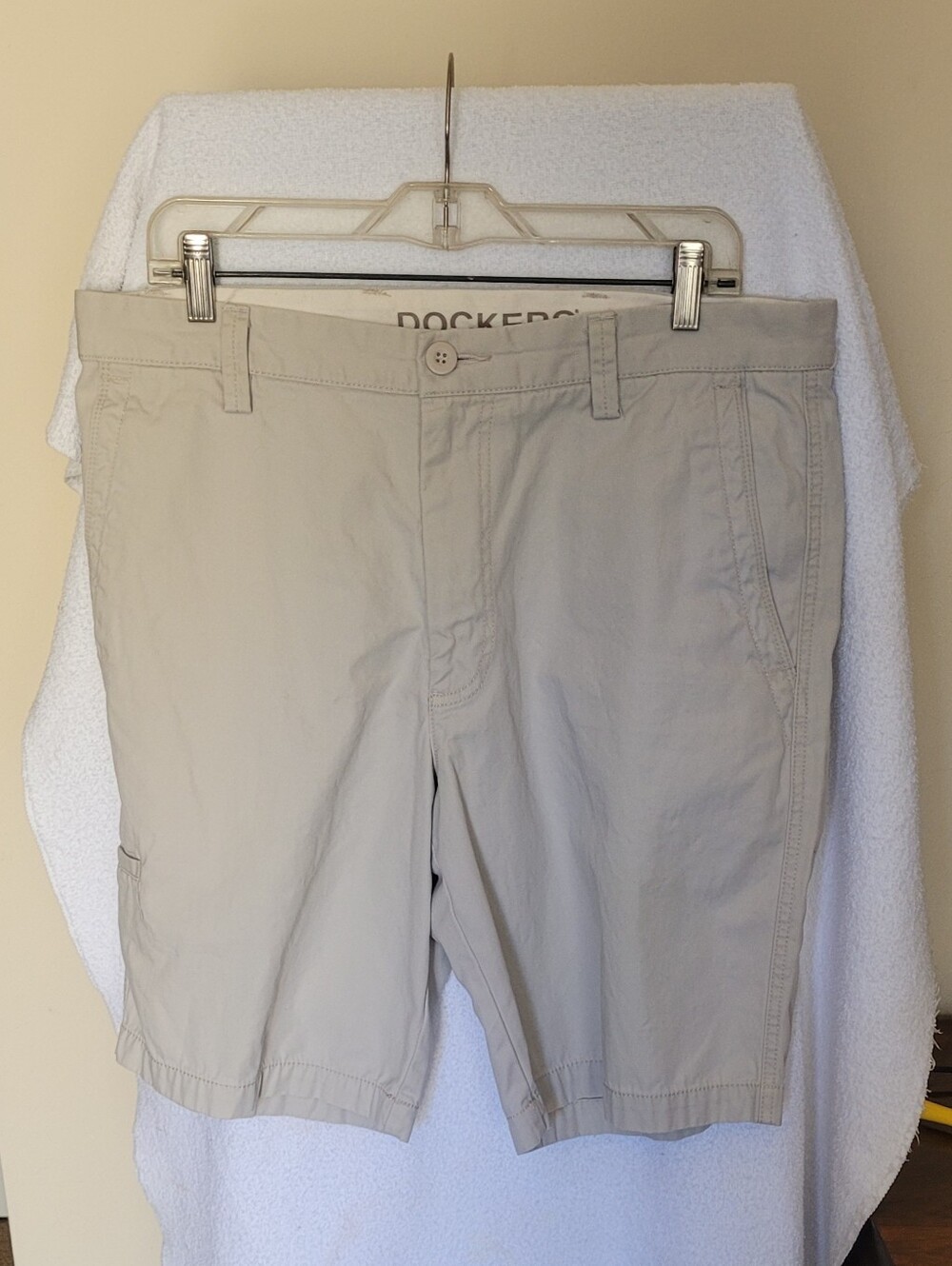 Men's BEIGE Dockers Pegged Chino Golf Shorts S 36 I-10" Great Condition (Bin 2